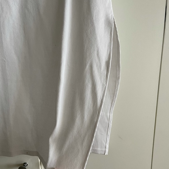 BNWT lioness ribbed midi dress with side slit - Picture 4 of 6